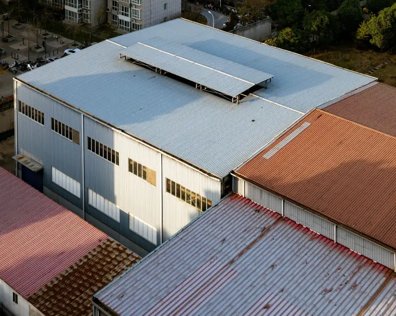 小区停车棚选型对比:膜结构车棚与传统雨棚优劣分析正文配图 1
